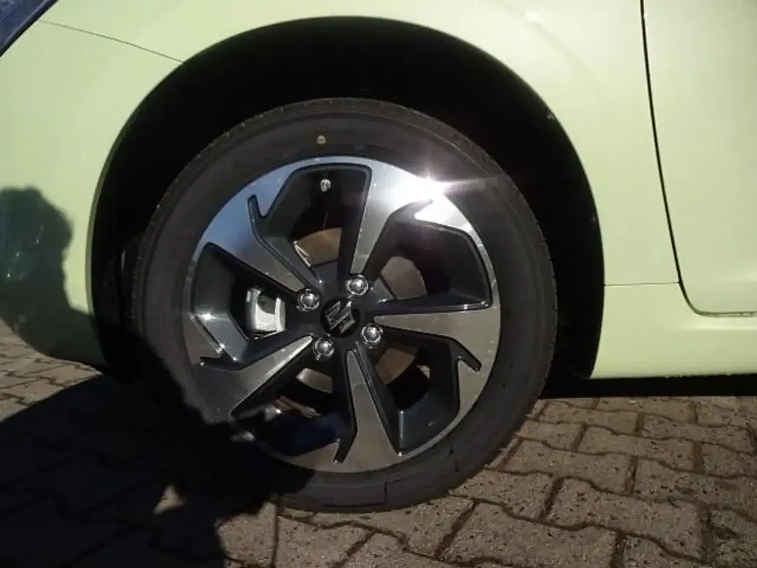 Suzuki Swift - Thumbnail 6