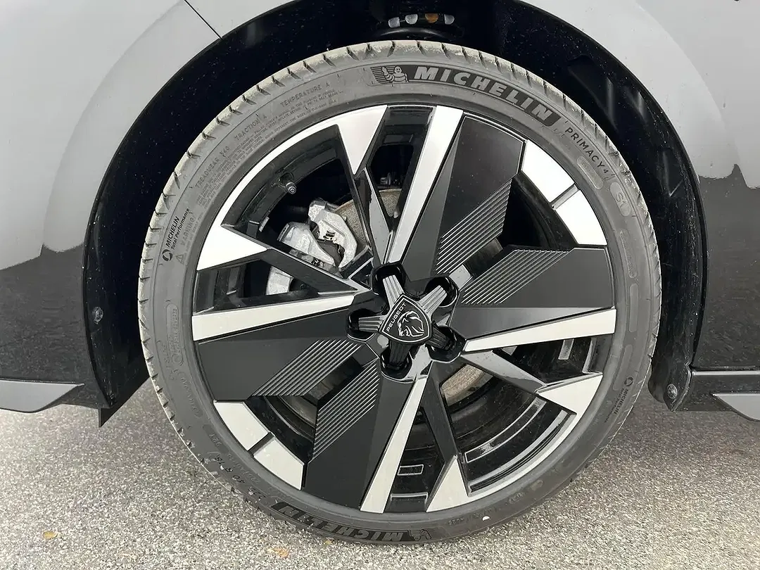 Peugeot 308 - Thumbnail 10