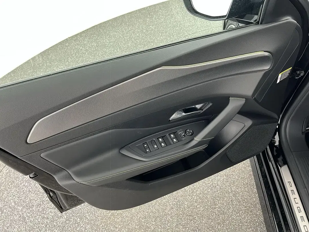 Peugeot 308 - Thumbnail 11
