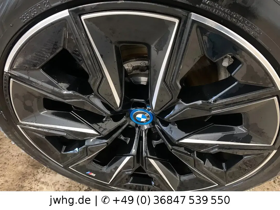 BMW i7 - Thumbnail 7