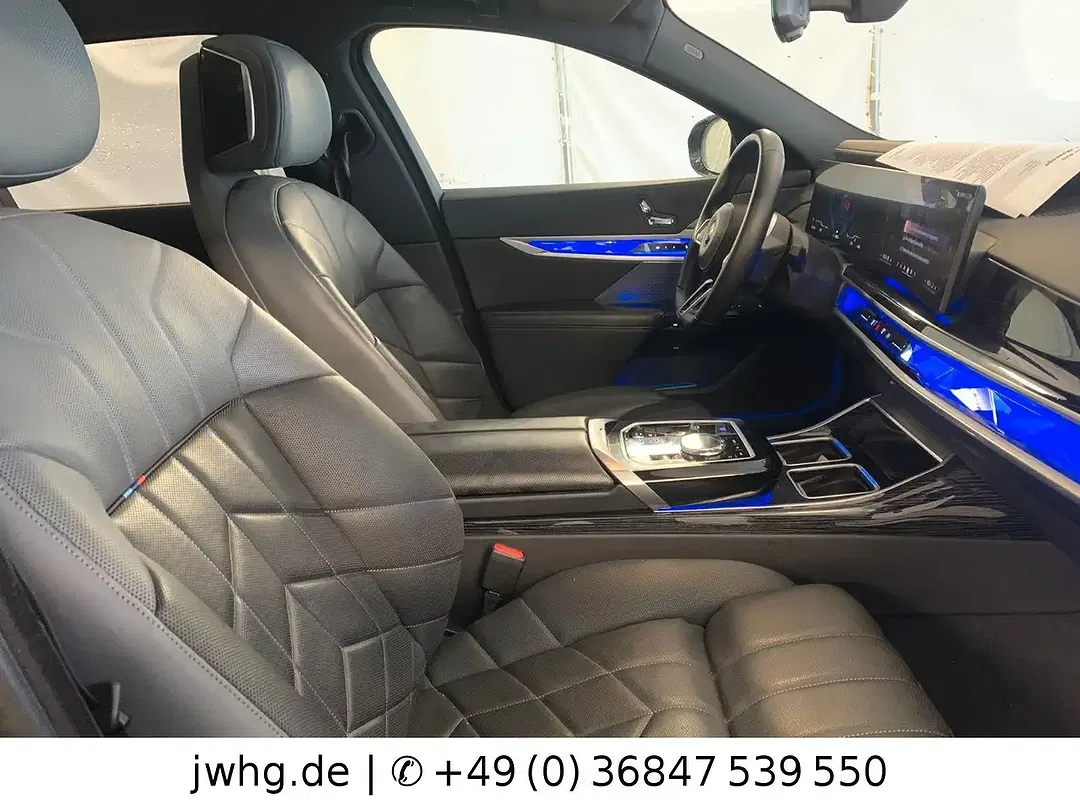 BMW i7 - Thumbnail 3