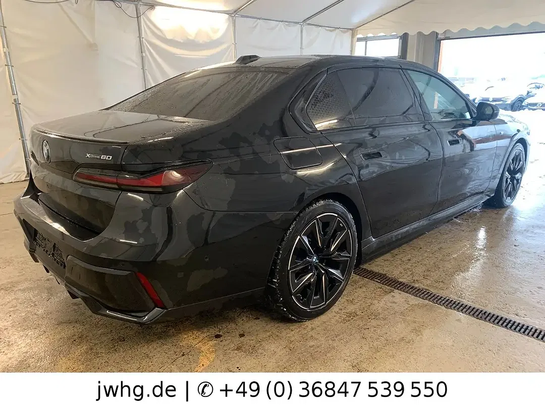 BMW i7 - Thumbnail 4