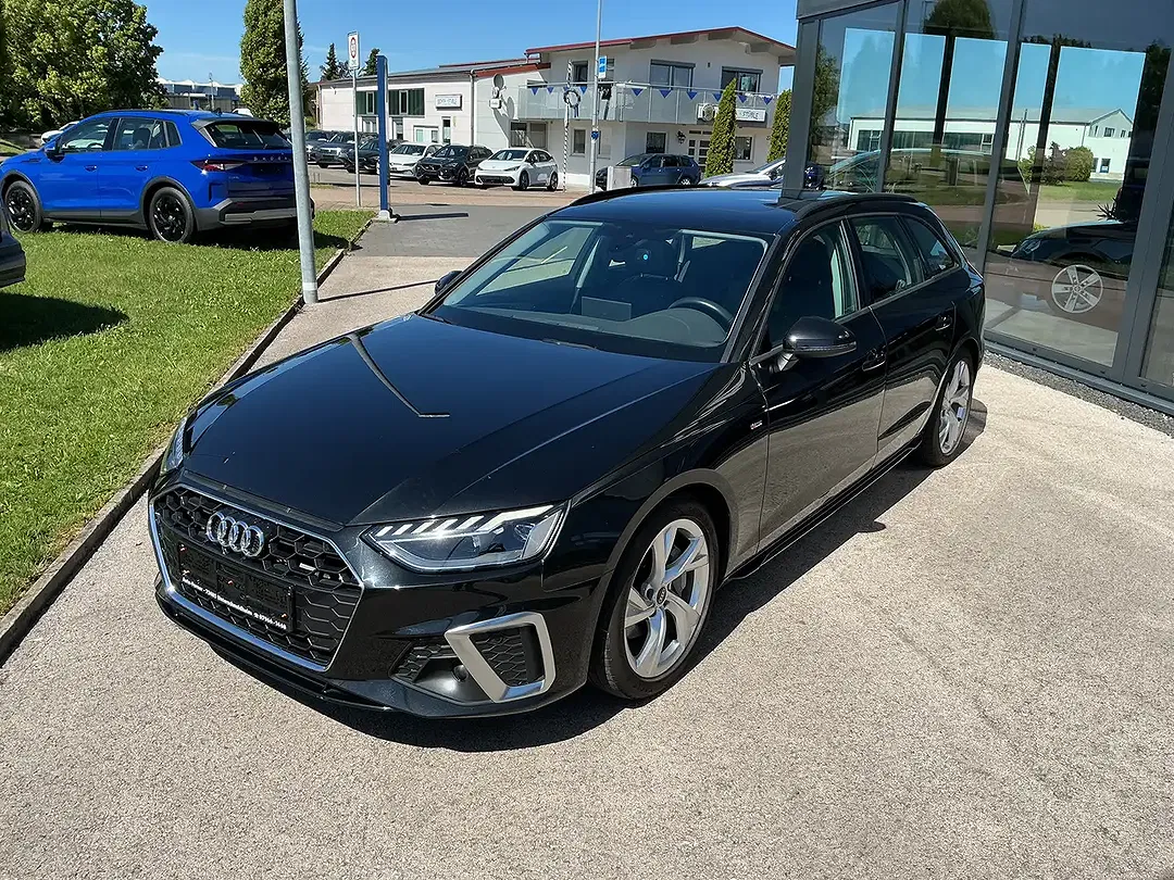 Audi A4 - Thumbnail 1