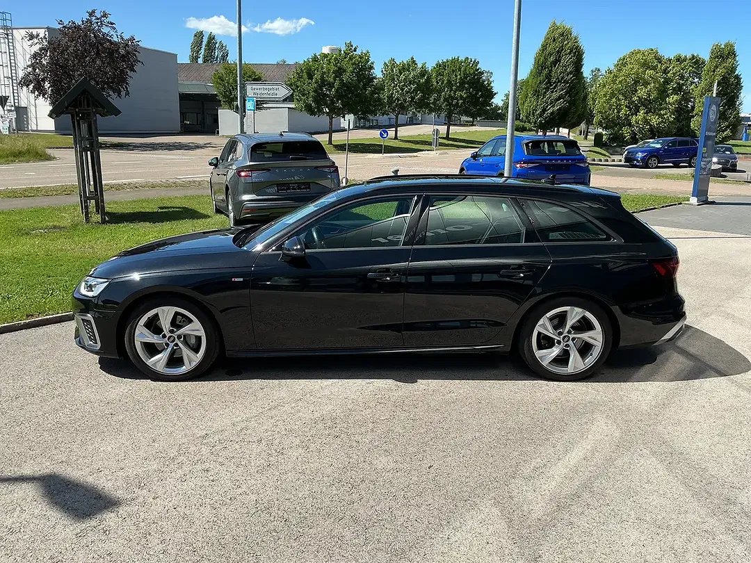 Audi A4 - Thumbnail 2