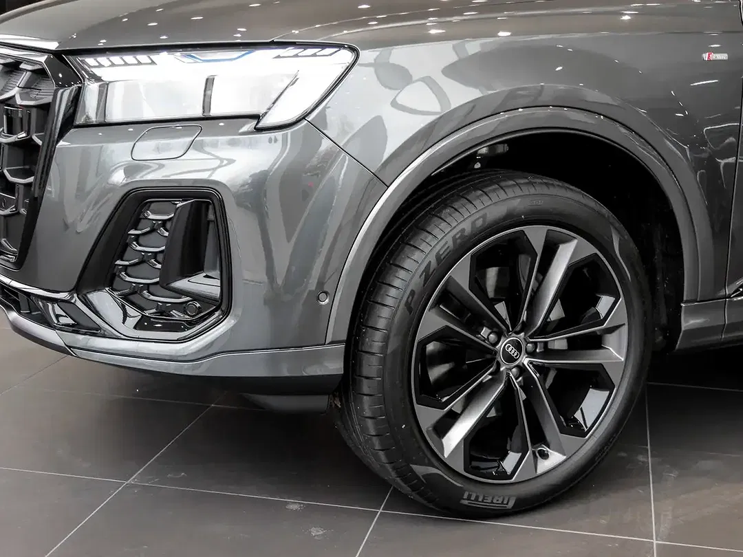 Audi Q7 - Thumbnail 5