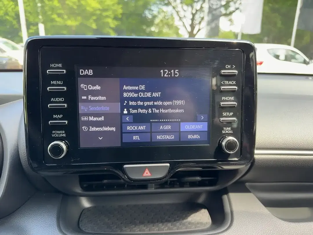 Toyota Yaris - Thumbnail 10