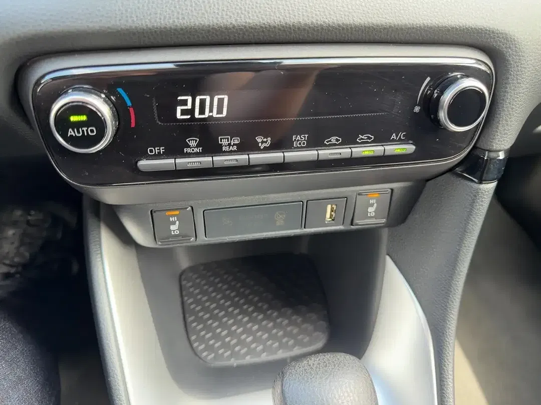 Toyota Yaris - Thumbnail 14
