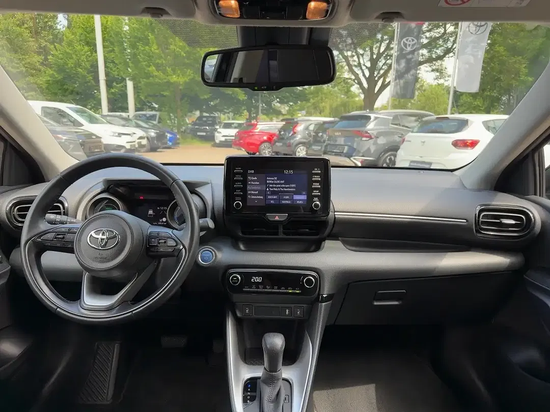 Toyota Yaris - Thumbnail 8