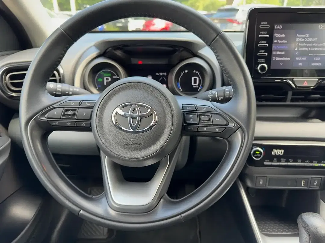 Toyota Yaris - Thumbnail 9