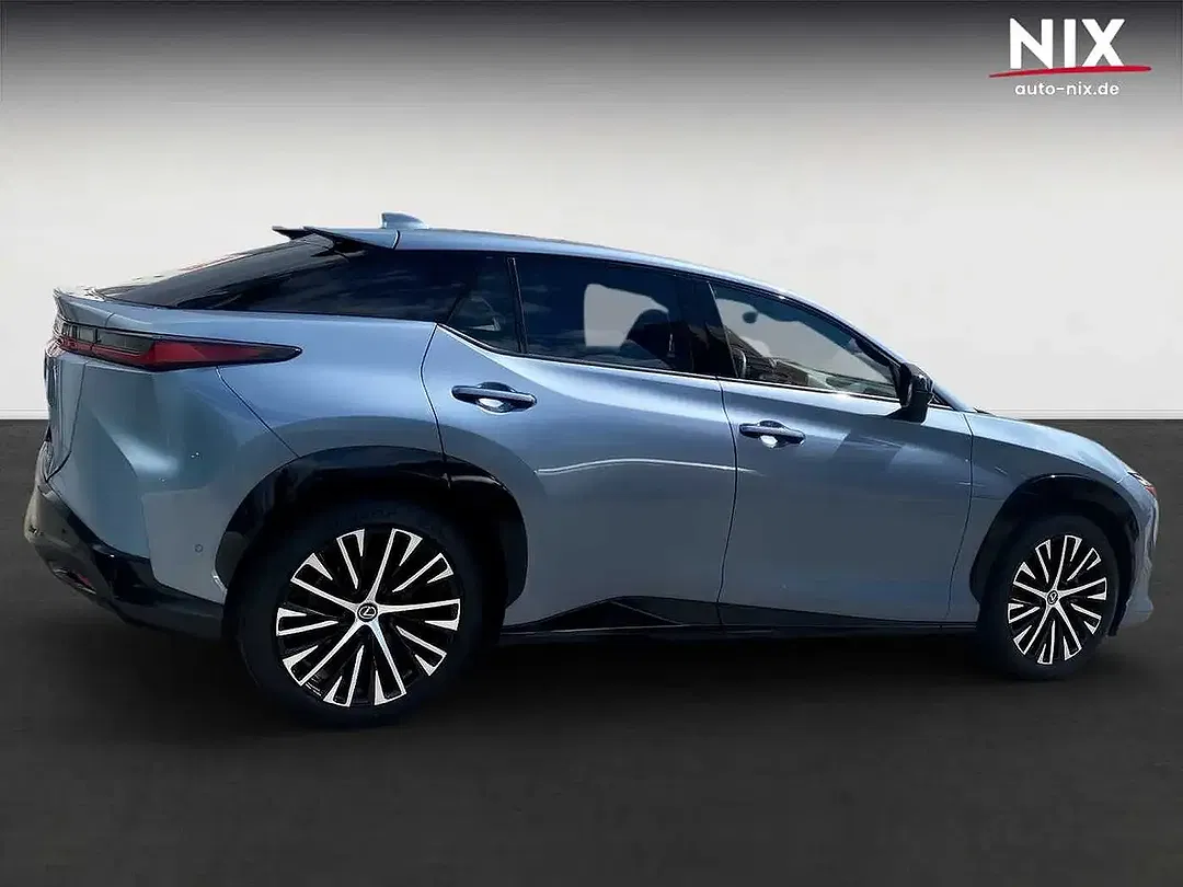 Lexus RZ - Thumbnail 3