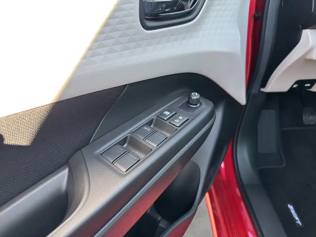 Suzuki Swift - Thumbnail 12