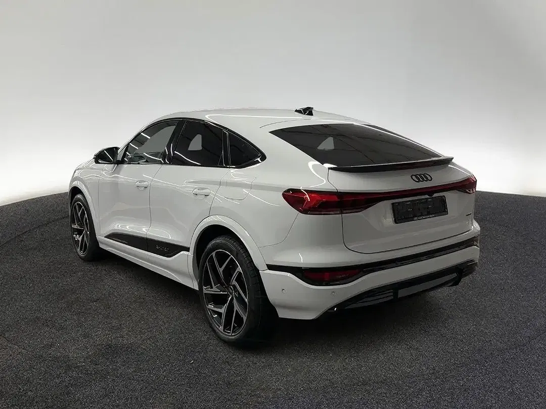 Audi Q6 e-tron - Thumbnail 2