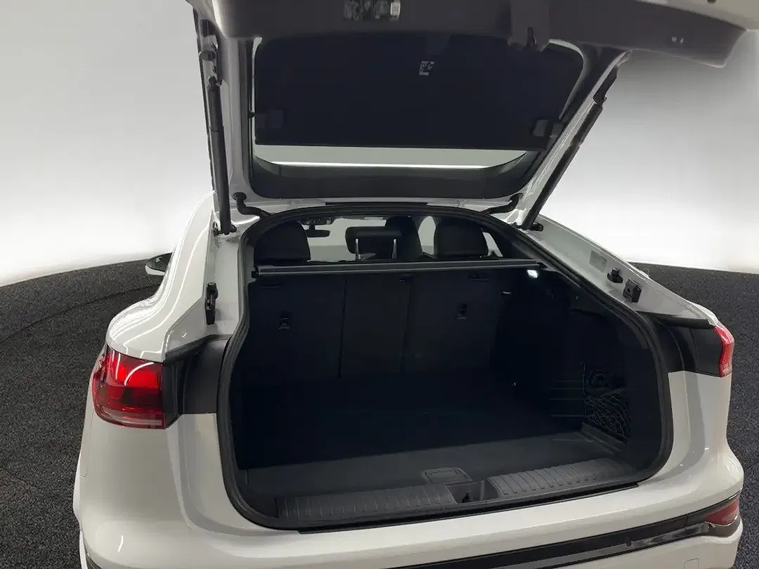 Audi Q6 e-tron - Thumbnail 4