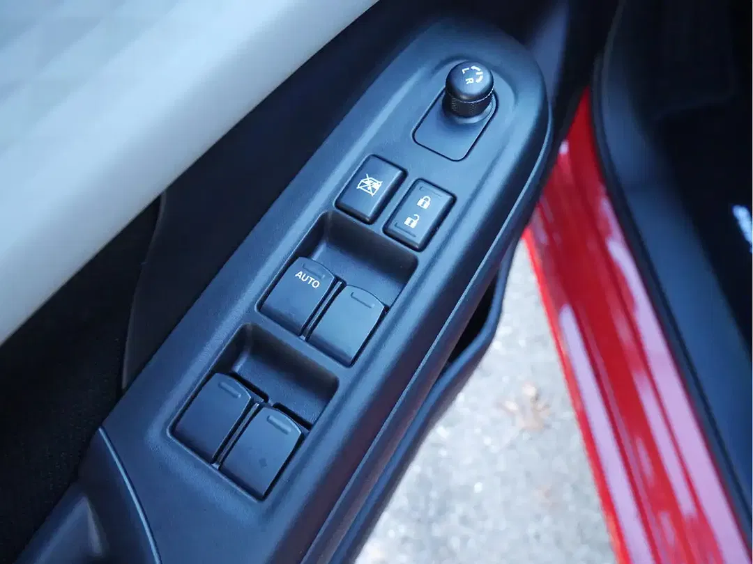 Suzuki Swift - Thumbnail 10