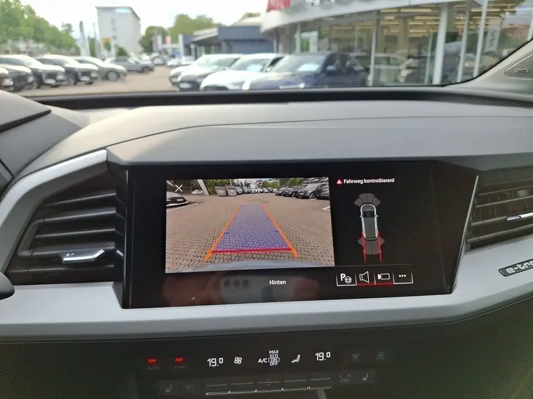 Audi Q4 e-tron - Thumbnail 13