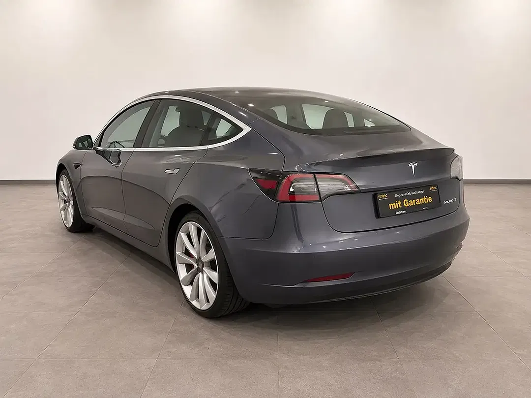 Tesla Model 3 - Thumbnail 5