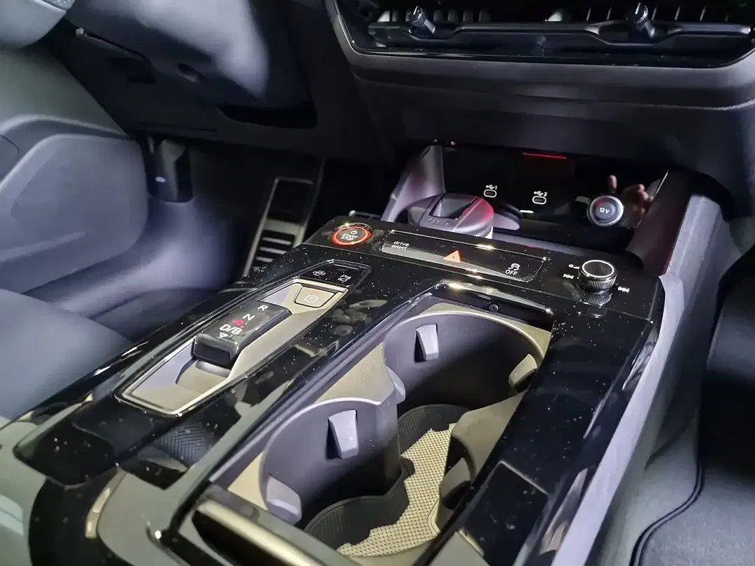 Audi A6 e-tron - Thumbnail 9