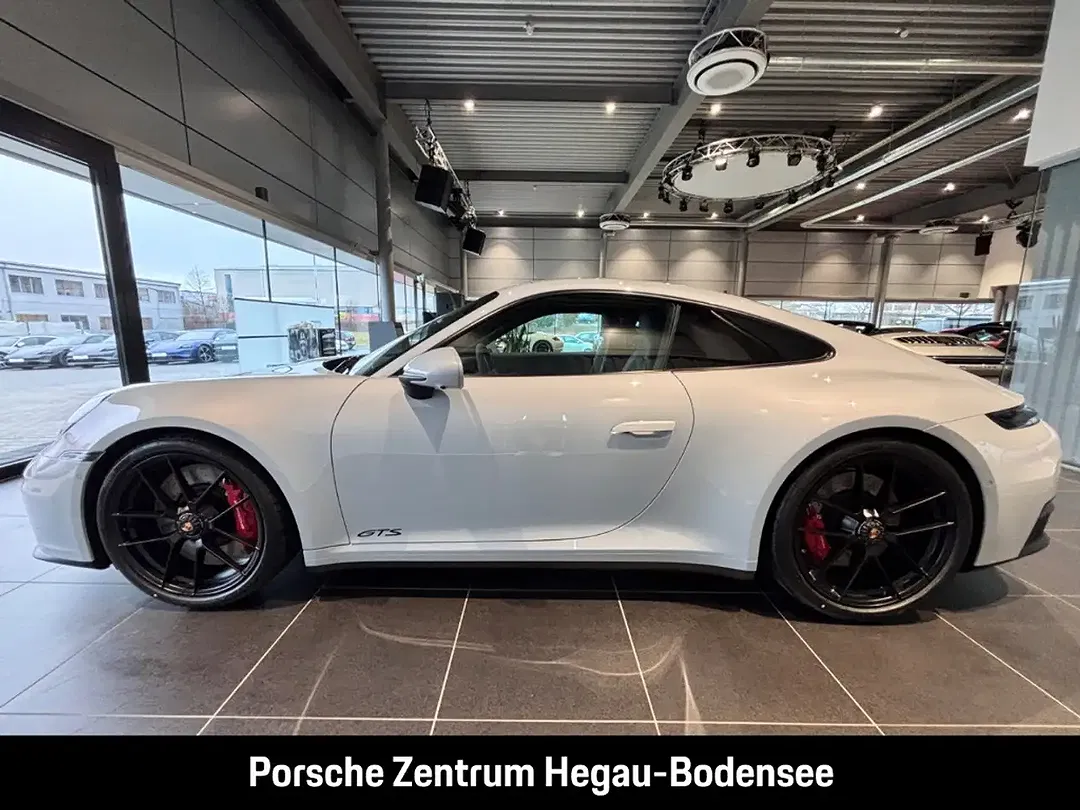 Porsche 992 - Thumbnail 2
