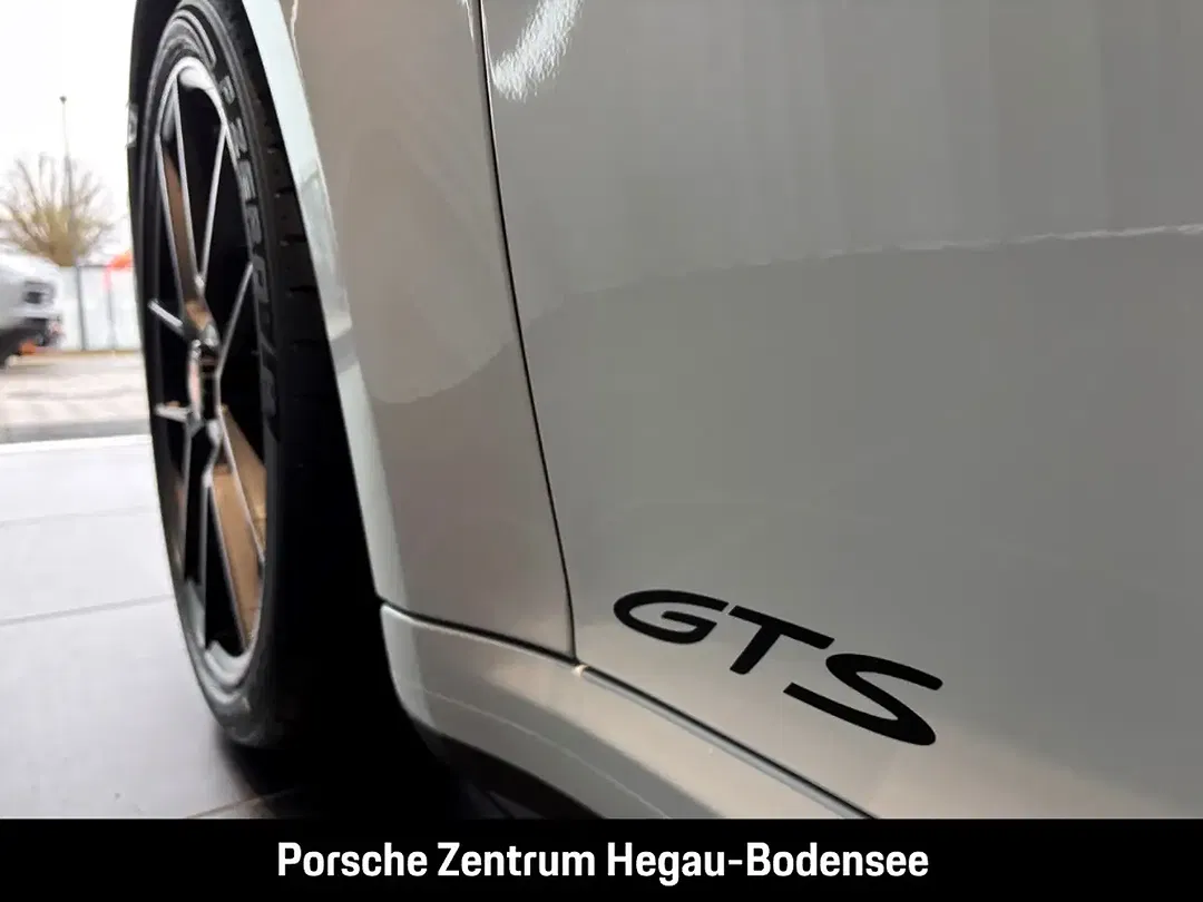 Porsche 992 - Thumbnail 7