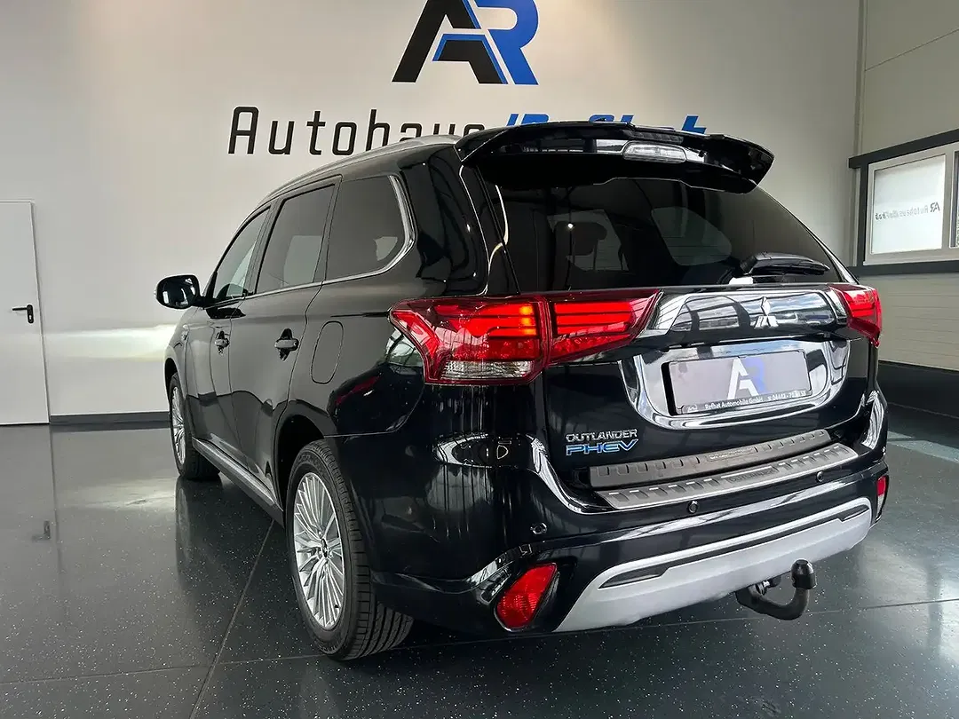 Mitsubishi Outlander - Thumbnail 11