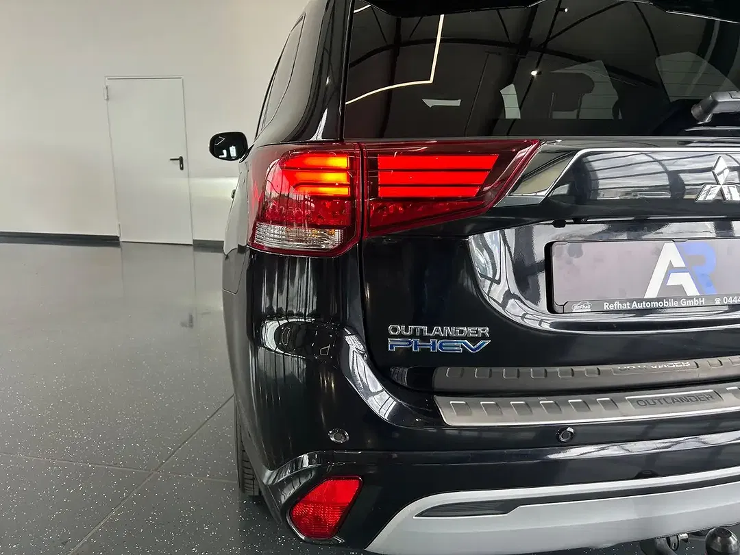 Mitsubishi Outlander - Thumbnail 13