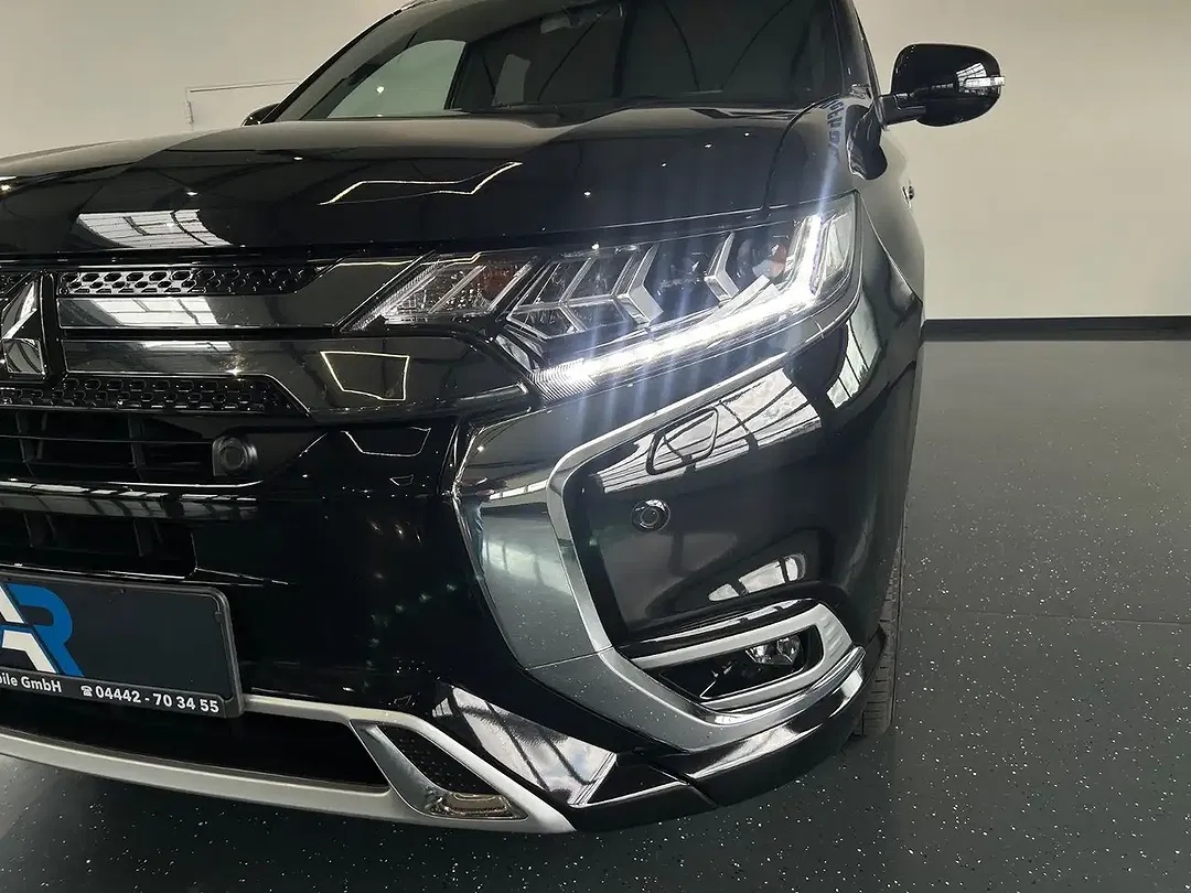 Mitsubishi Outlander - Thumbnail 5