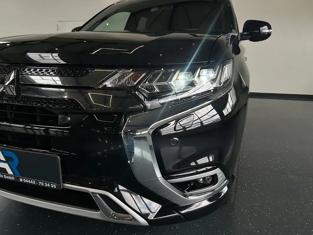 Mitsubishi Outlander - Thumbnail 6
