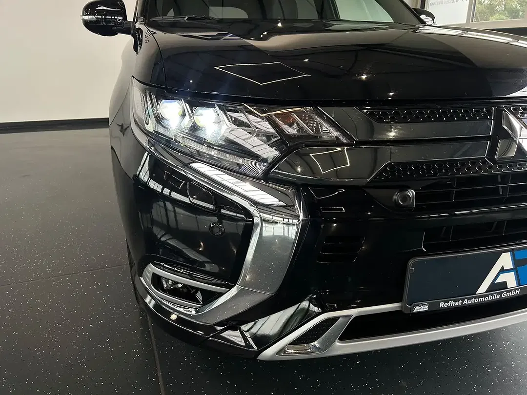 Mitsubishi Outlander - Thumbnail 8