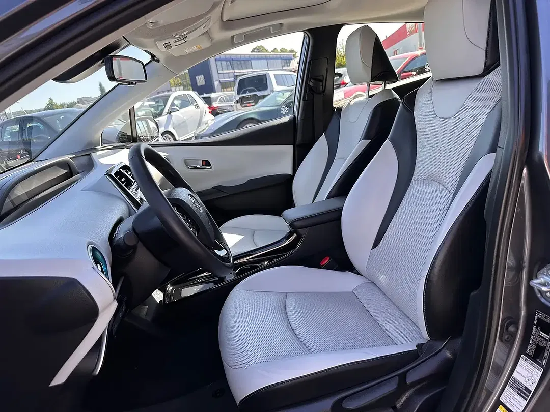 Toyota Prius - Thumbnail 13