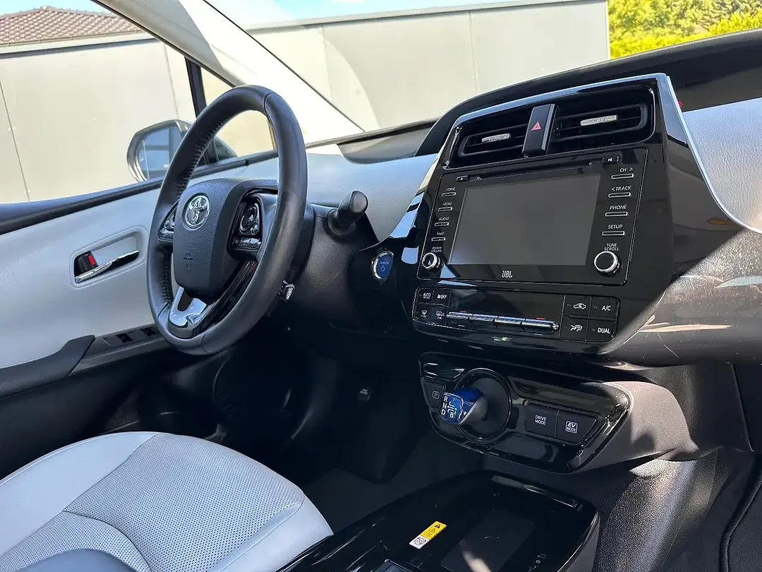 Toyota Prius - Thumbnail 15
