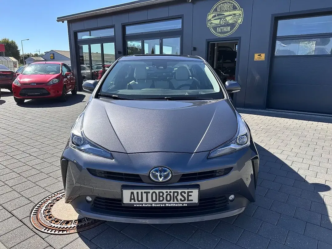 Toyota Prius - Thumbnail 2