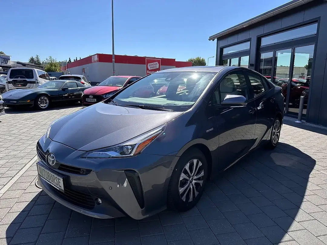 Toyota Prius - Thumbnail 3