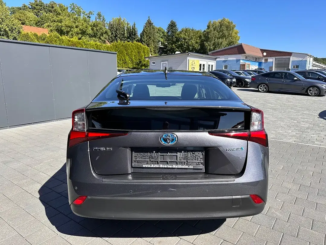 Toyota Prius - Thumbnail 6
