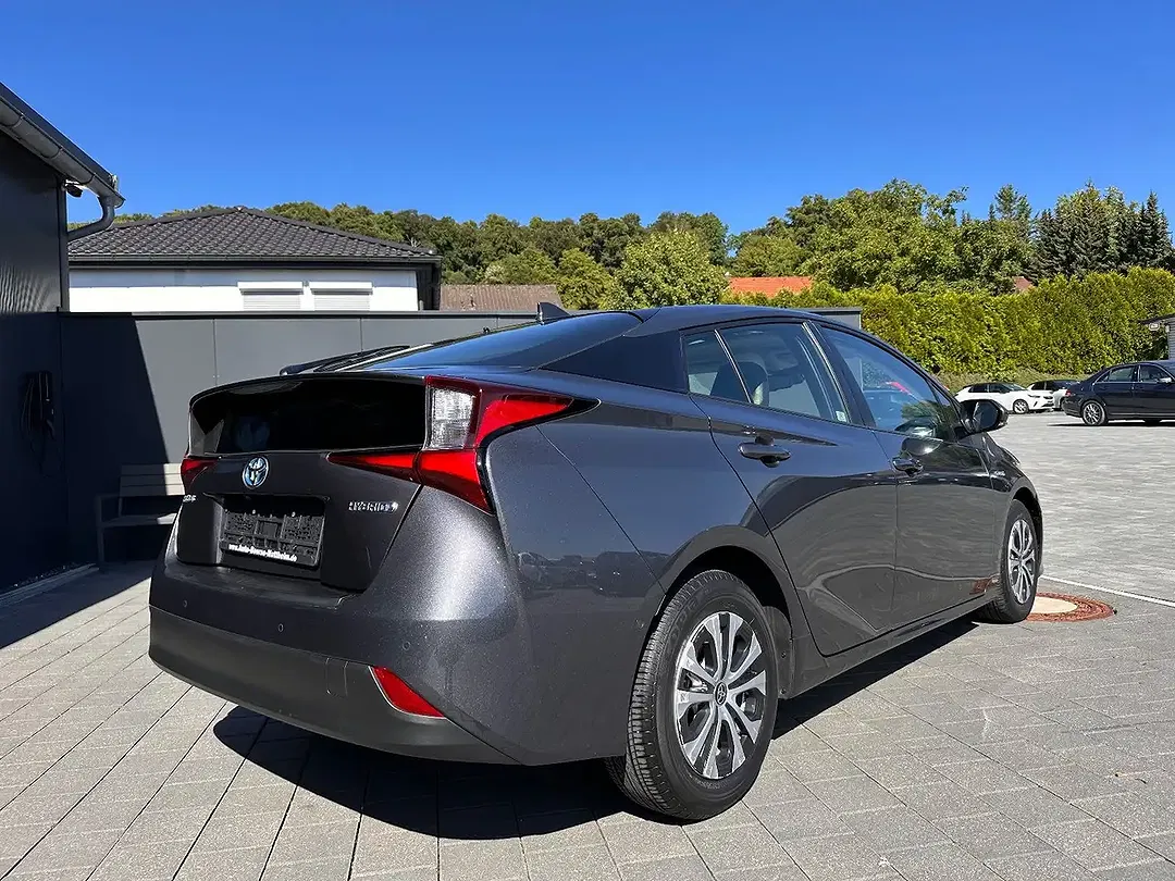 Toyota Prius - Thumbnail 7