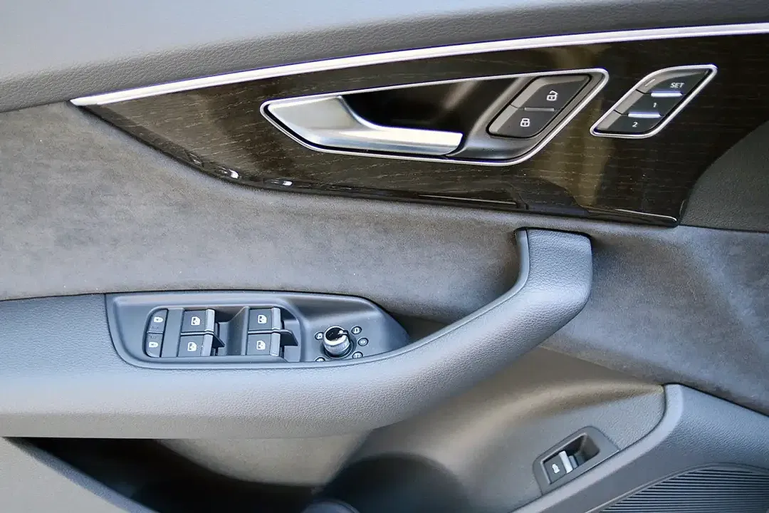 Audi Q7 - Thumbnail 6