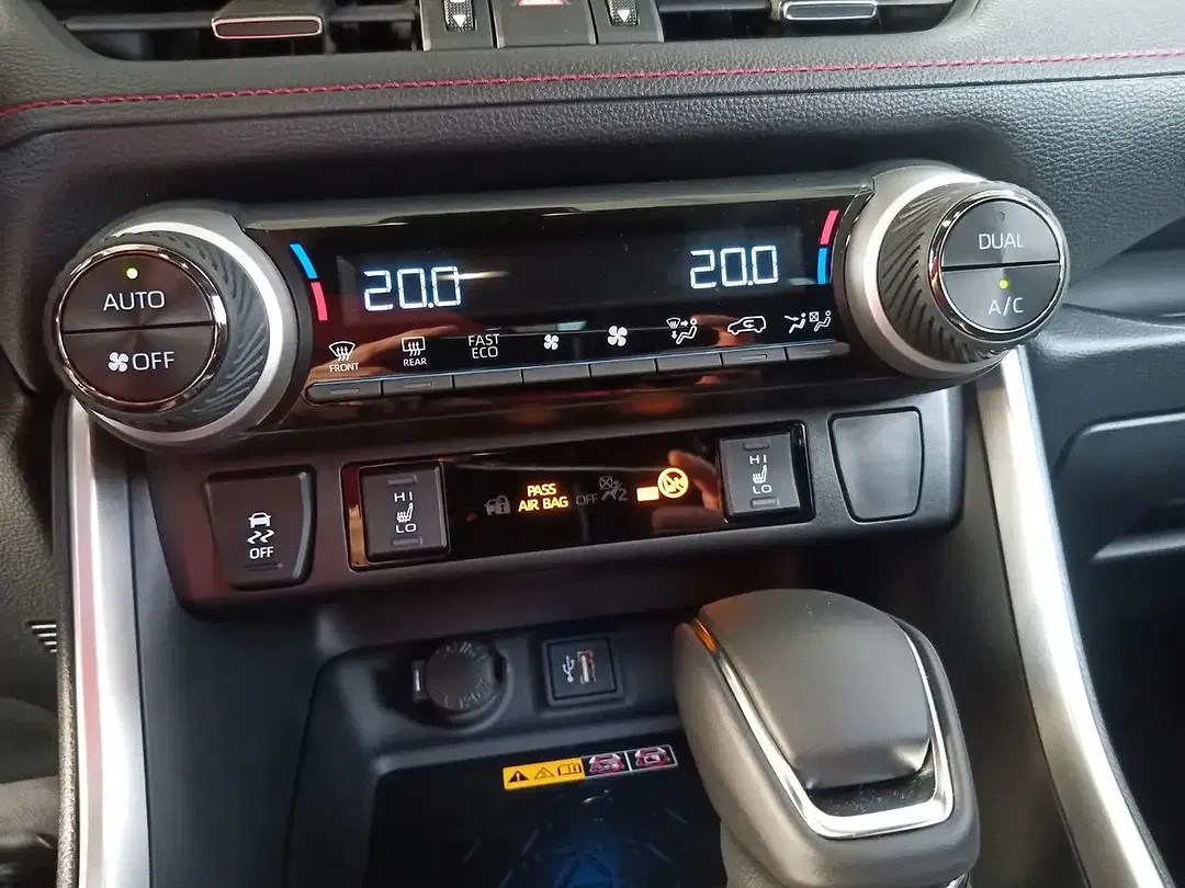 Toyota RAV 4 - Thumbnail 16