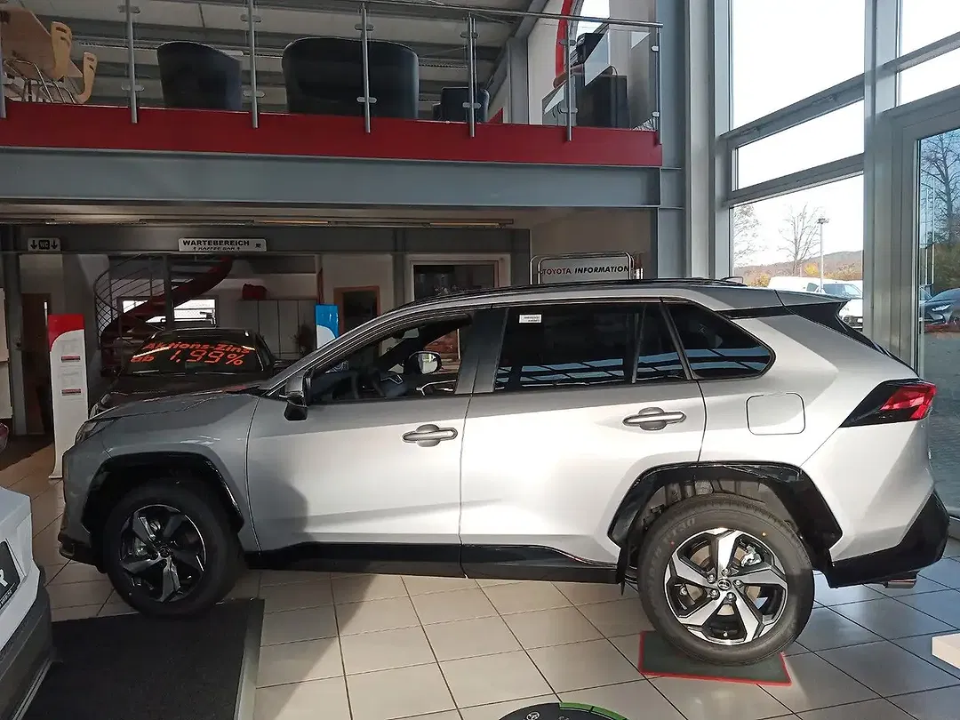Toyota RAV 4 - Thumbnail 3