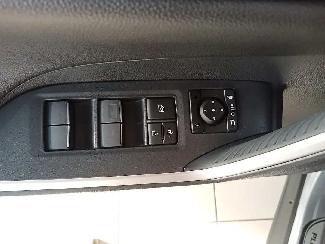 Toyota RAV 4 - Thumbnail 9