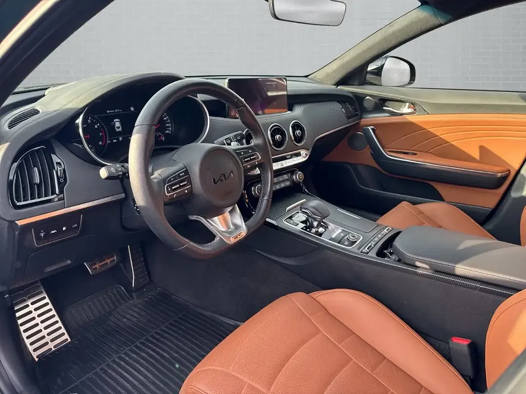 Kia Stinger - Thumbnail 10