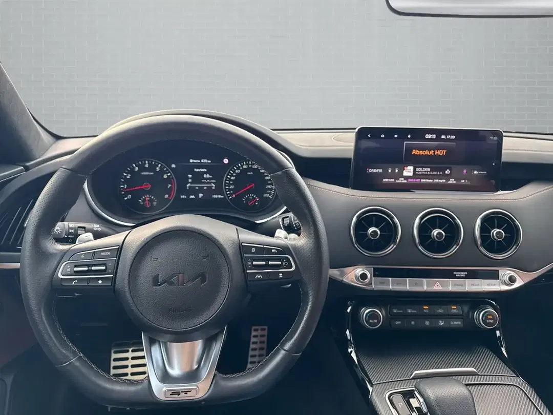Kia Stinger - Thumbnail 11