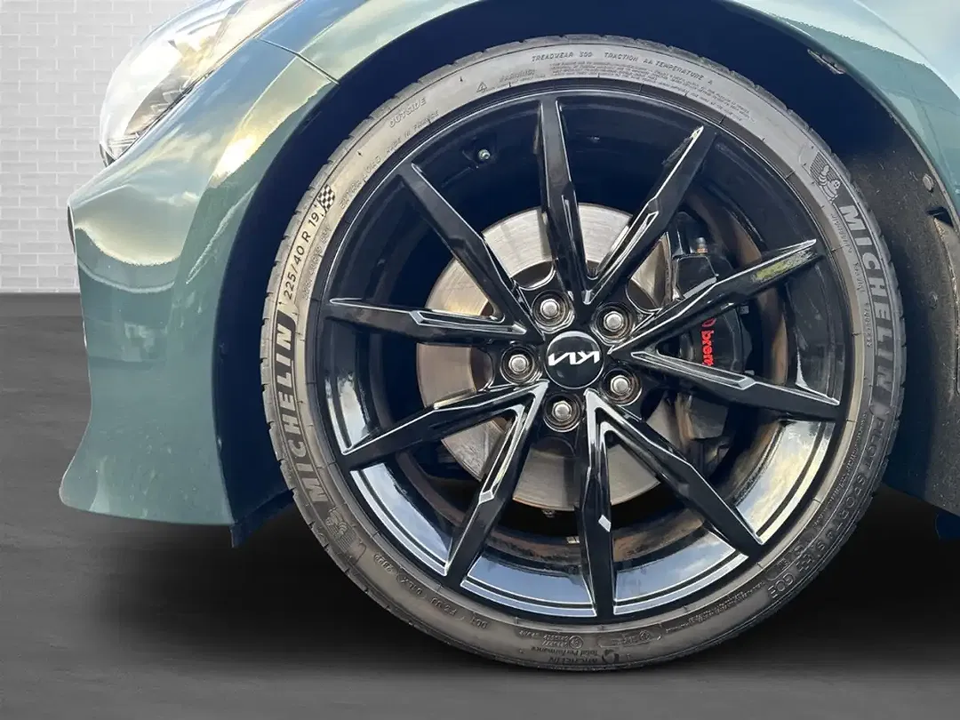 Kia Stinger - Thumbnail 8