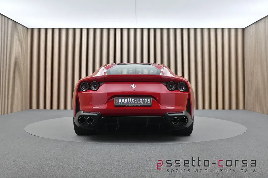 Ferrari 812 - Thumbnail 2