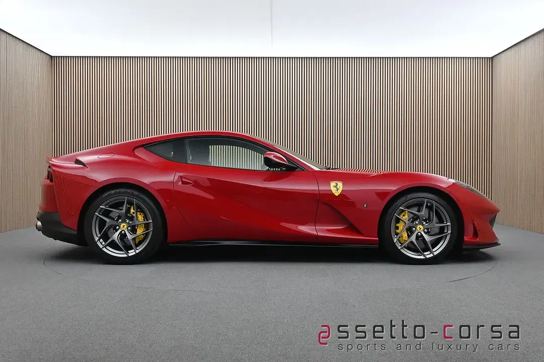 Ferrari 812 - Thumbnail 3