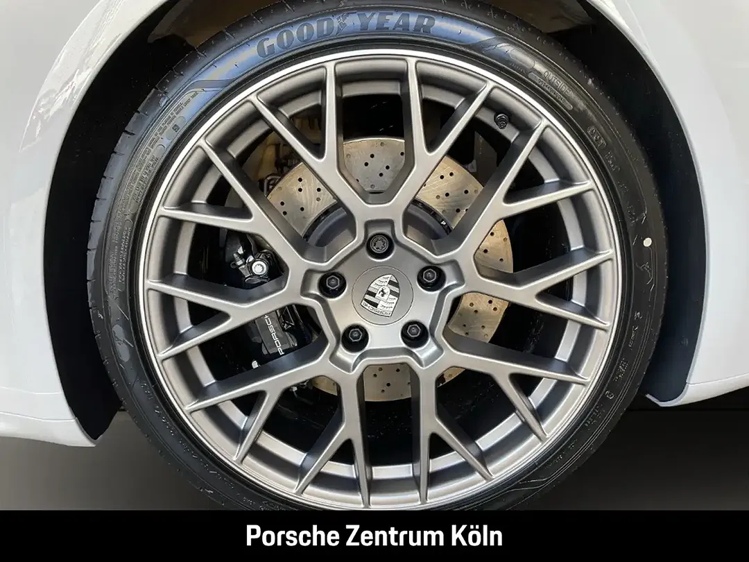 Porsche 992 - Thumbnail 11
