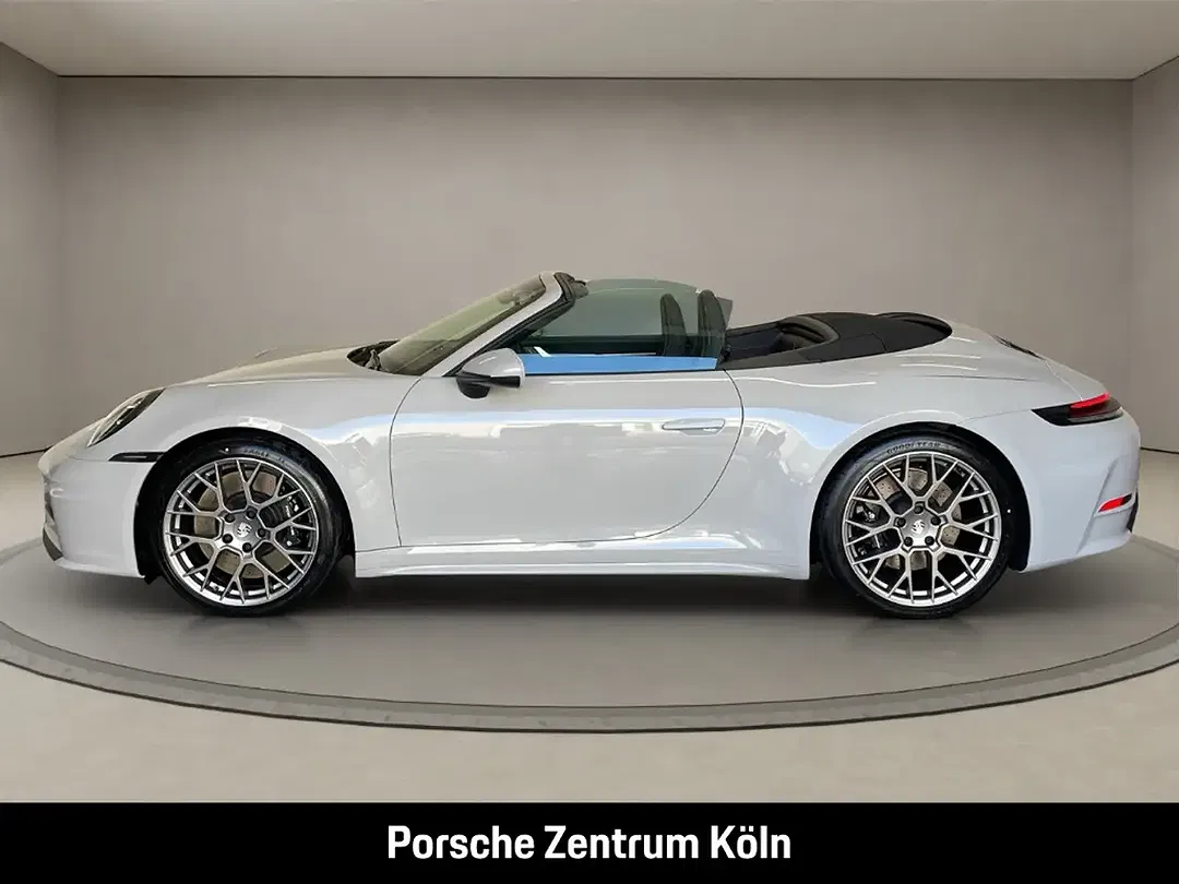 Porsche 992 - Thumbnail 2