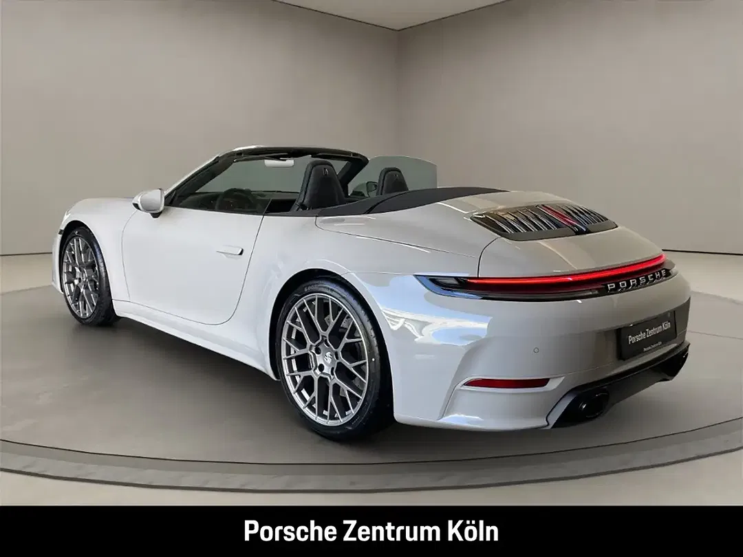 Porsche 992 - Thumbnail 3