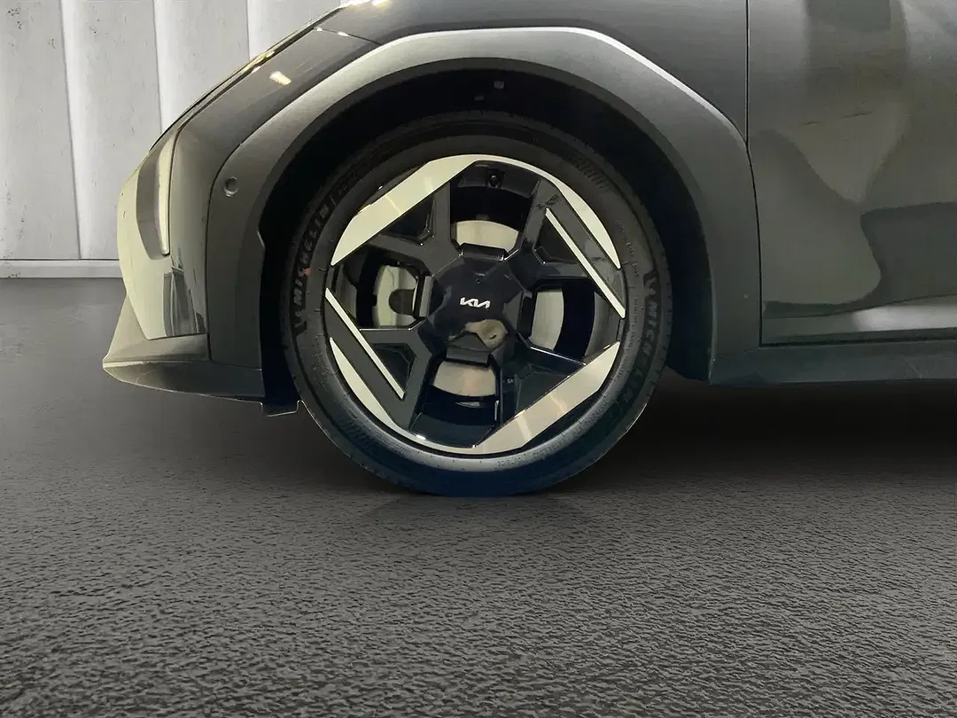 Kia EV4 - Thumbnail 9