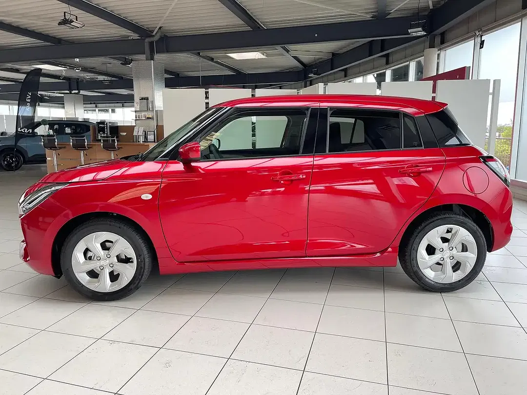 Suzuki Swift - Thumbnail 3