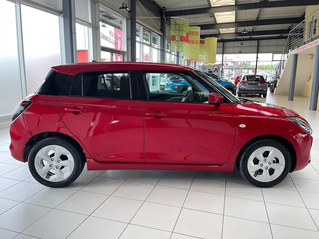 Suzuki Swift - Thumbnail 6
