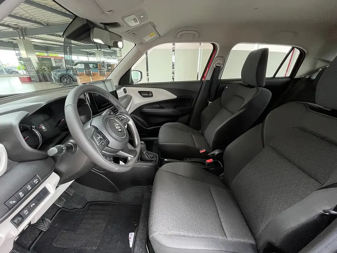 Suzuki Swift - Thumbnail 8